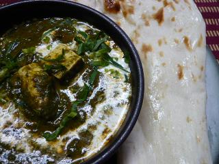 ほうれん草とチーズのカレー・ナン