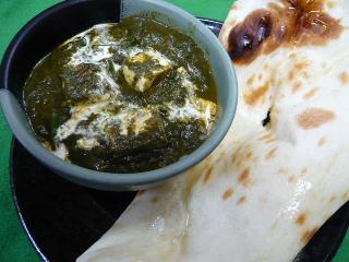 ほうれん草とチーズのカレー・ナン