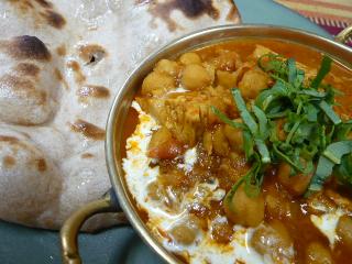 ひよこ豆とチキンのカレー・チャパティ