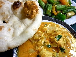 キャベツとチキンのカレー・ビンディマサラ