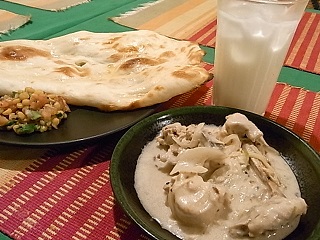 アチャーリダムチキン・チャナダールサラダ・ラッシー