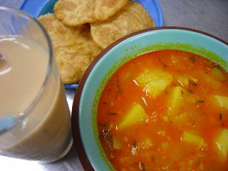 じゃがいものカレー・プーリ・チャイ