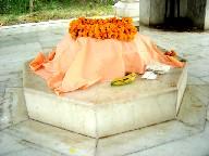 マハントヒラナットジの墓